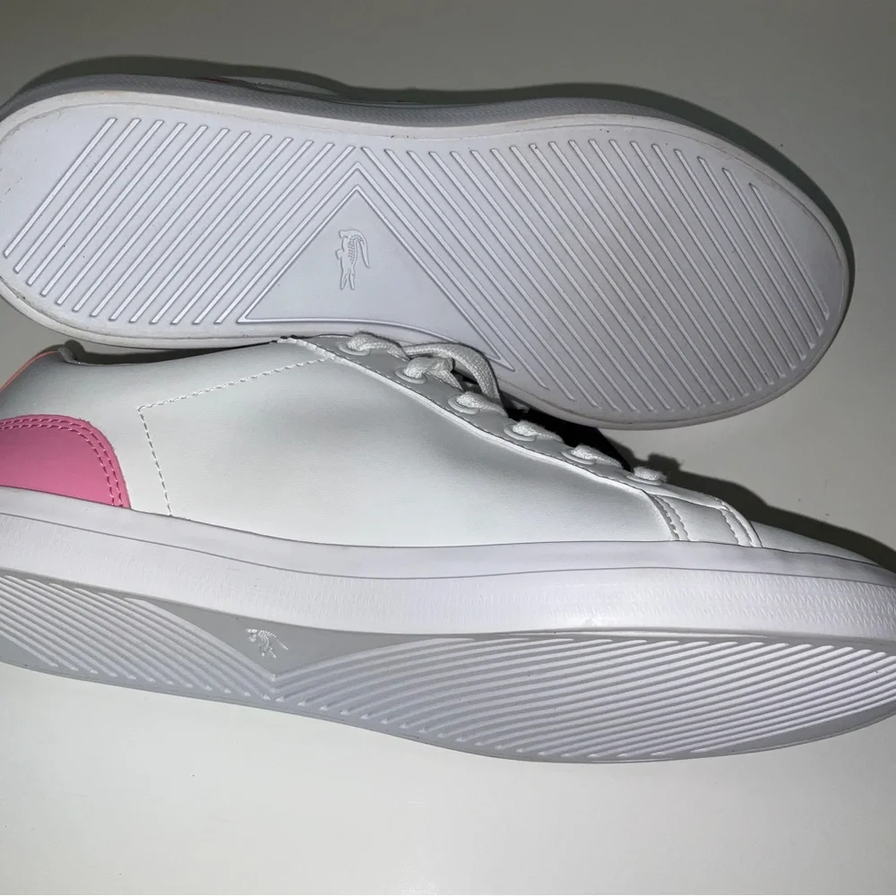NIB Women’s Lacoste Lerond Sneakers White & Pink Size 6 - Picture 5 of 6